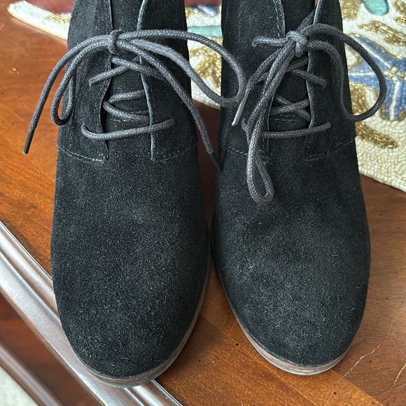 Lucky Brand Genuine Suede Black Lace Up Wedge Ankle Boots Booties w/ Side Zipper - Picture 8 of 15
